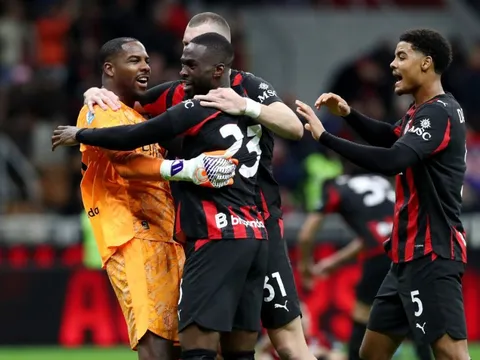 Từ chối loạt ông lớn, Maignan hưởng lương top 1 ở Milan