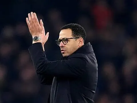 Rosenior thừa nhận Chelsea gạt bỏ chiến thuật để thắng West Ham