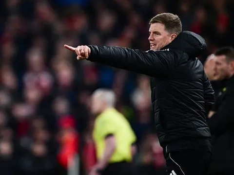 Thua thảm 1-4, Eddie Howe ngả mũ trước Ekitike