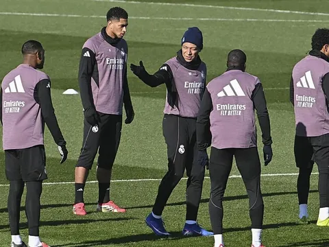 Real Madrid và cuộc trưng cầu dân ý đầy áp lực tại Bernabeu