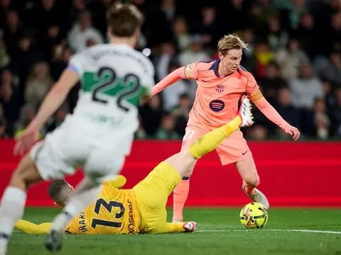 De Jong khẳng định Barca chưa đạt đỉnh dù hạ Elche
