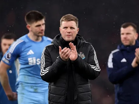 Howe gọi 4 bàn thua trước Liverpool là bí ẩn