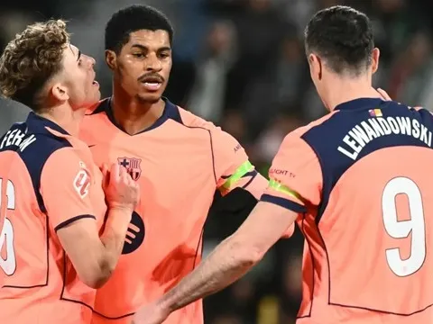 Rashford sánh vai Yamal lập kỳ tích tại Barca