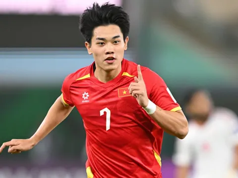 Báo Indonesia choáng váng với kỷ lục của Đình Bắc