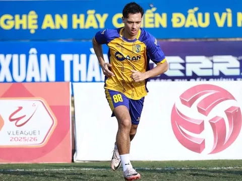 Karim Trần Phi Long đi vào lịch sử SLNA tại V-League