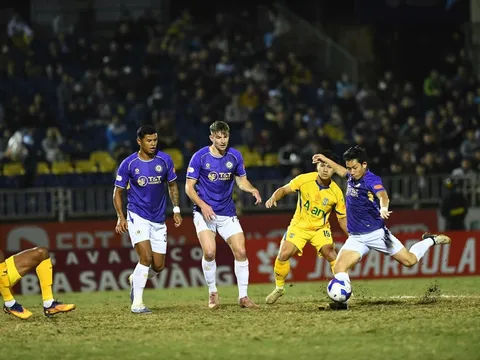 HLV Văn Sỹ Sơn nhận hết trách nhiệm sau thất bại của SLNA