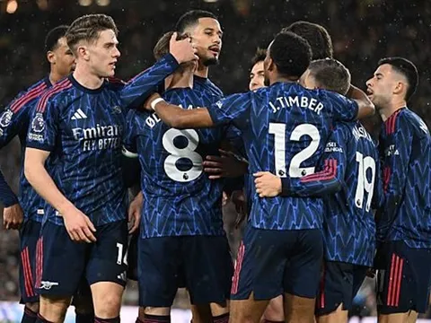 Arsenal phô diễn bản lĩnh quân vương tại Elland Road