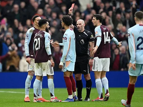 Thua sốc Brentford, Aston Villa mất cơ hội bám đuổi Arsenal