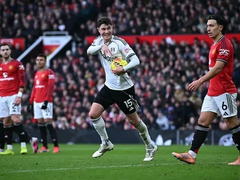 Lý do VAR tước bàn thắng của Fulham trước Man Utd