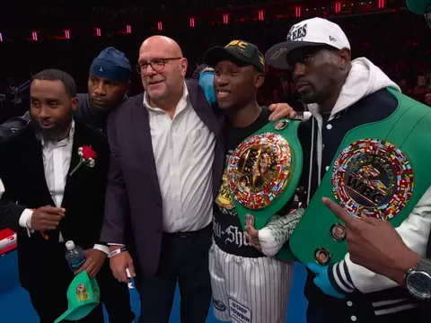 Bruce Carrington hạ knock-out Carlos Castro, chính thức lên ngôi vương WBC hạng lông