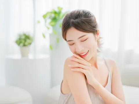 Dầu hoa hồng và dầu marula – bộ đôi dưỡng da giúp mờ thâm, giảm nhăn và cấp ẩm hiệu quả mùa lạnh