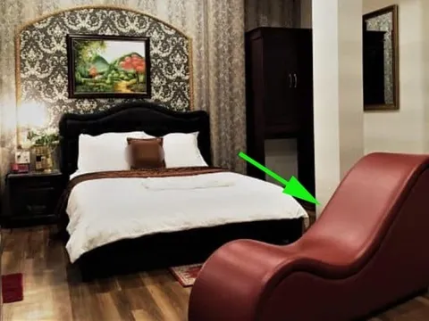 Ghế cong đặt cạnh giường ngủ khách sạn: 90% ngượng chín mặt, không biết tận dụng