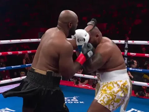 Sự cố hy hữu: Jarrell Miller bị đối thủ đấm bay tóc giả ngay trên sàn đấu
