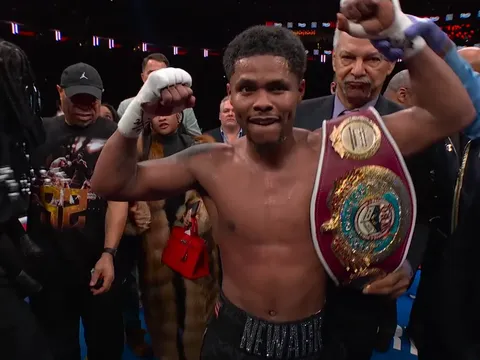 Shakur Stevenson áp đảo toàn diện Teofimo Lopez, lên ngôi vương ở hạng cân thứ tư
