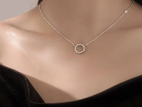 Trắc nghiệm tâm lý: Sợi dây chuyền nào bạn thấy sang trọng nhất? Tiết lộ tính cách tiềm ẩn