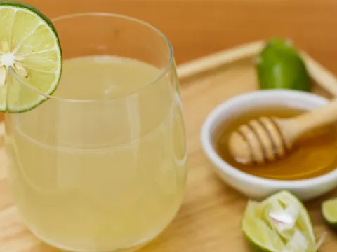 Vì sao nên uống nước chanh mật ong vào buổi sáng? Có 5 lý do đặc biệt