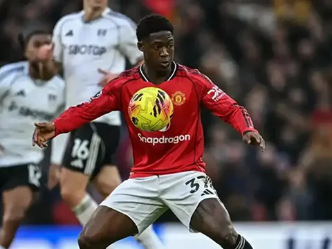 MU thắng kịch tính, Carrick ca ngợi Mainoo