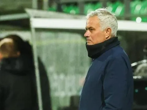 Mourinho từ chối đổ lỗi sau trận hòa của Benfica