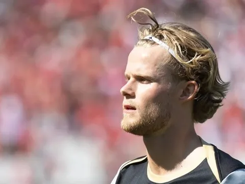 Atletico Madrid thực hiện cuộc cách mạng vào giờ chót