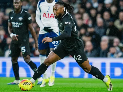 Semenyo khó hiểu khi Man City đánh rơi chiến thắng