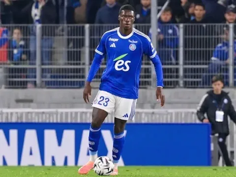 Here we go! Chelsea triệu hồi "đá tảng" Mamadou Sarr