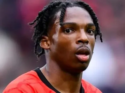 Tân binh 60 triệu bảng đến Liverpool kiểm tra y tế