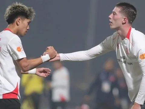 HLV Kim Sang Sik đón tin vui từ dàn sao Việt kiều