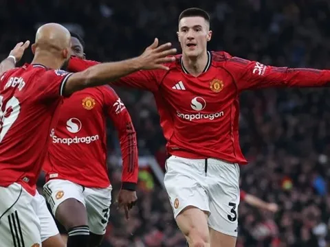 Rooney nói điều Sesko còn thiếu so với Ekitike