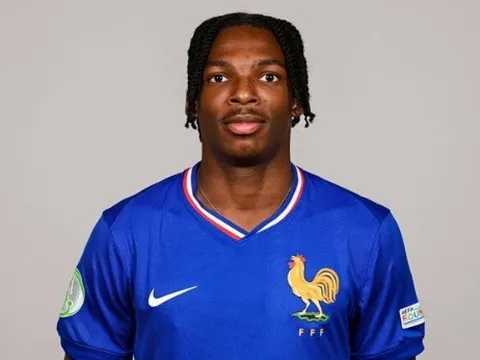 CHÍNH THỨC! Liverpool chi 60 triệu euro mua Jacquet rồi cho mượn lại