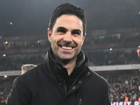 Arsenal chọn xây móng tương lai thay vì sửa nhà cấp bách