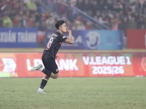 Sao Việt kiều Ninh Bình ghi điểm với HLV Kim Sang-sik