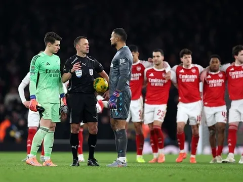 Arteta nên chọn Kepa hay Raya ở đại chiến Chelsea?