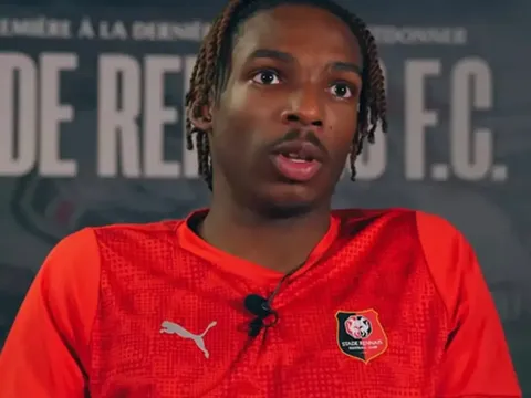 Jacquet sáng suốt chọn Liverpool thay vì Chelsea