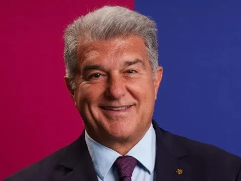 Barca sắp thoát gông tài chính để chiêu mộ Julian Alvarez