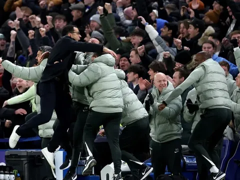 Rosenior hé lộ bài tẩy giúp Chelsea gây sốc tại Emirates