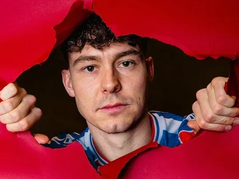 Ngoại hạng Anh vẫn chi đậm dù Big 4 án binh bất động