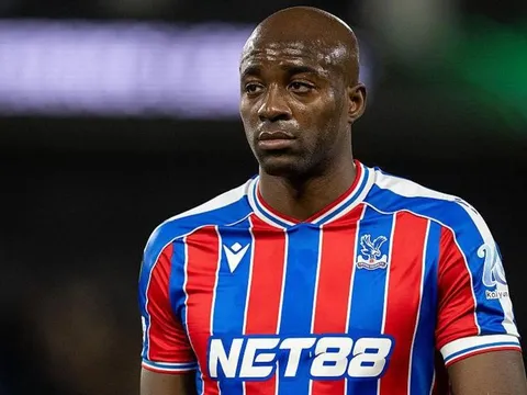 Cú quay xe Mateta mở đường cho Man Utd