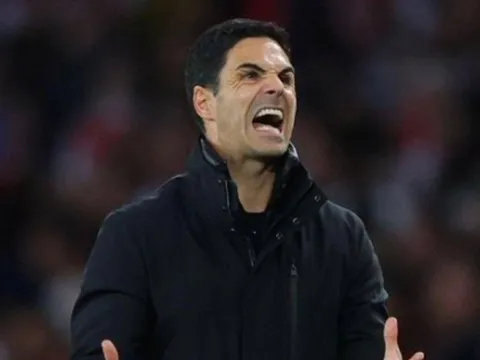 Arteta bị phạt thẻ vàng vì cười nhạo trọng tài ở trận đấu Chelsea