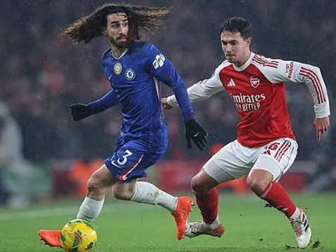 Chiến binh Cucurella đơn độc trong ngày Chelsea sụp đổ