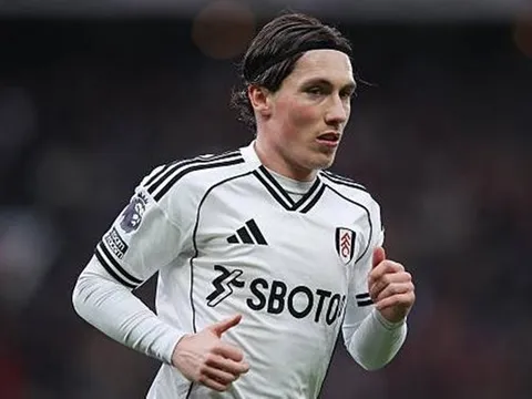 Harry Wilson là lời giải thực tế cho Liverpool hậu Salah