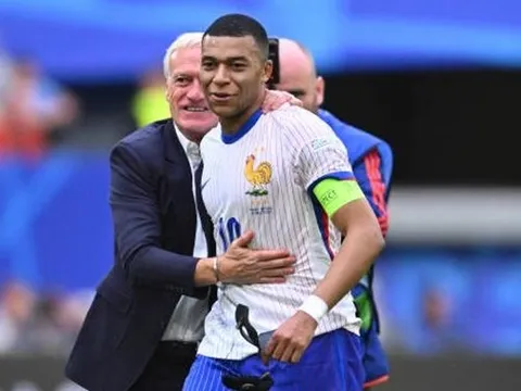 Deschamps bảo vệ Mbappe trước chỉ trích lười chạy tại Real