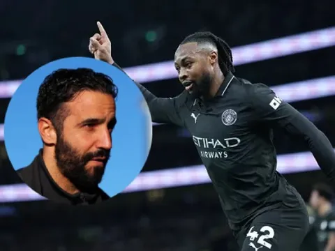 Mời Semenyo ăn tối, MU vẫn để Man City cướp người