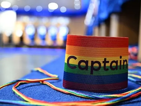 Sao NHA phàn nàn CLB khiến mình trông như người đồng tính