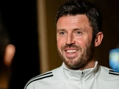 Vì sao MU vẫn im lặng dù Carrick khởi đầu như mơ?