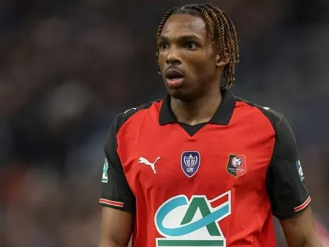 Tân binh Liverpool được ví như Desailly pha trộn Blanc