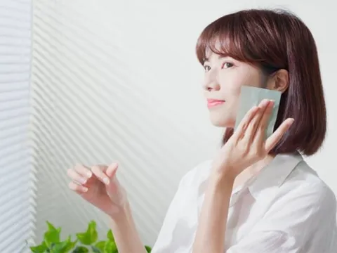 5 bước chăm sóc da giúp nàng công sở kiểm soát dầu, giữ da ráo mịn suốt ngày dài
