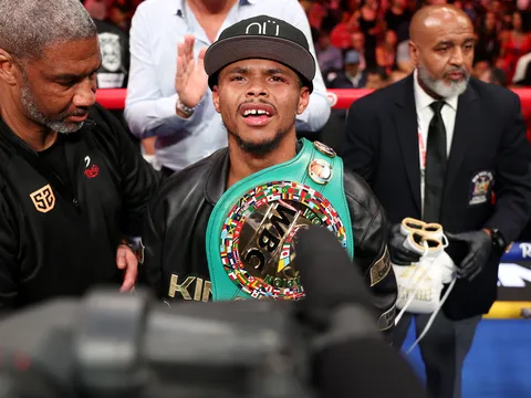 Bị tước đai WBC, Shakur Stevenson nổi đóa: 'Một lũ lừa đảo!'