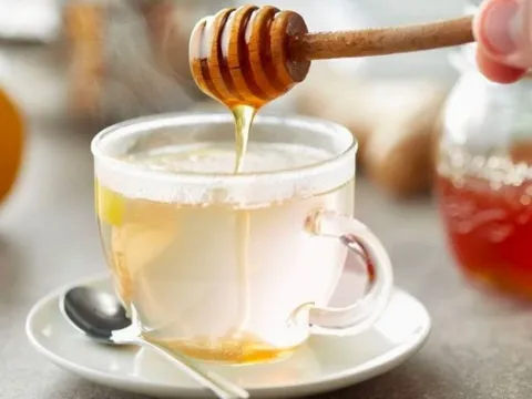 Thường xuyên uống nước ấm mật ong vào buổi sáng, cơ thể có 5 thay đổi lớn