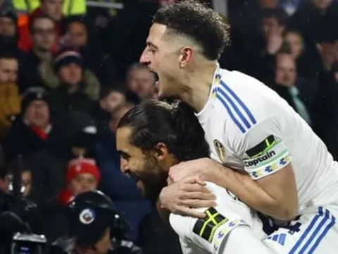 Nhấn chìm Nottingham Forest, Leeds bứt phá trong cuộc đua trụ hạng
