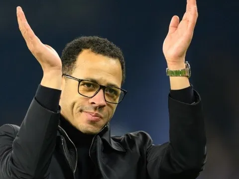 Liam Rosenior sắp áp sát kỷ lục thắng liên tiếp của Enzo Maresca